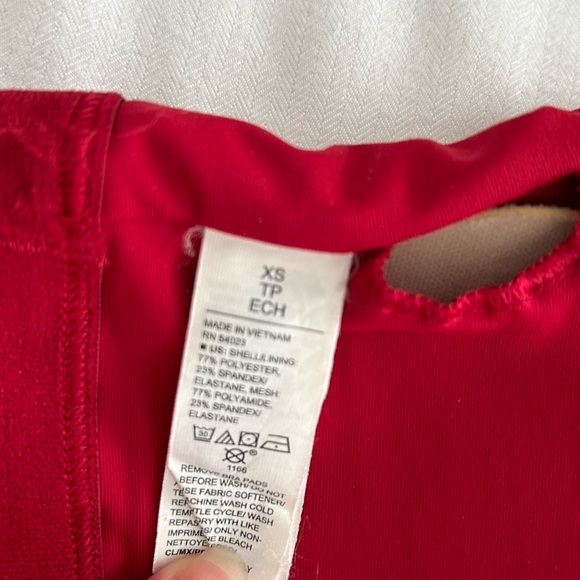 Old Navy Active Red High Neck Crop Tank XS - Picture 4 of 5